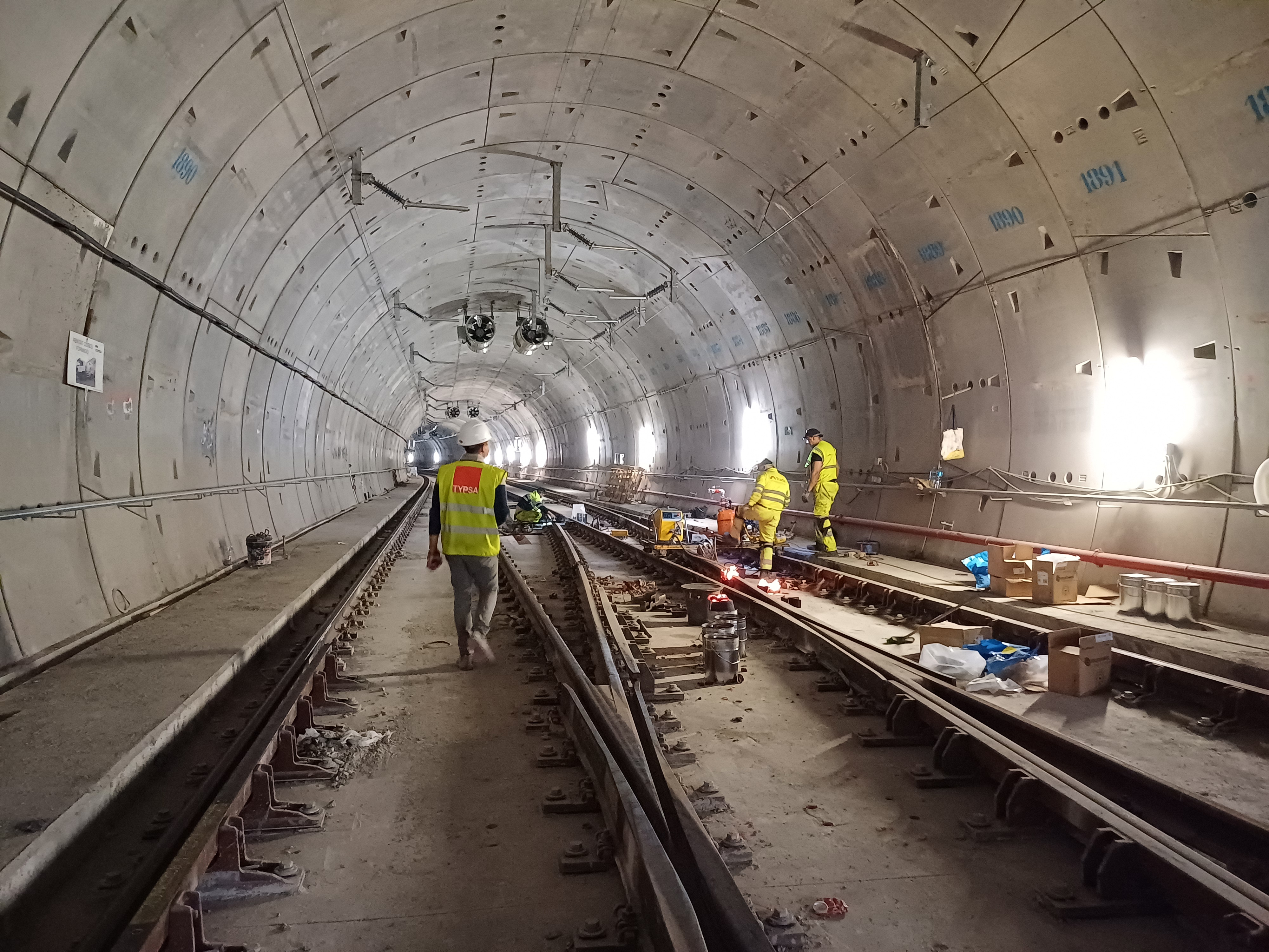 Junio 2025: Soldaduras en escape 2-4 de la vía en placa.