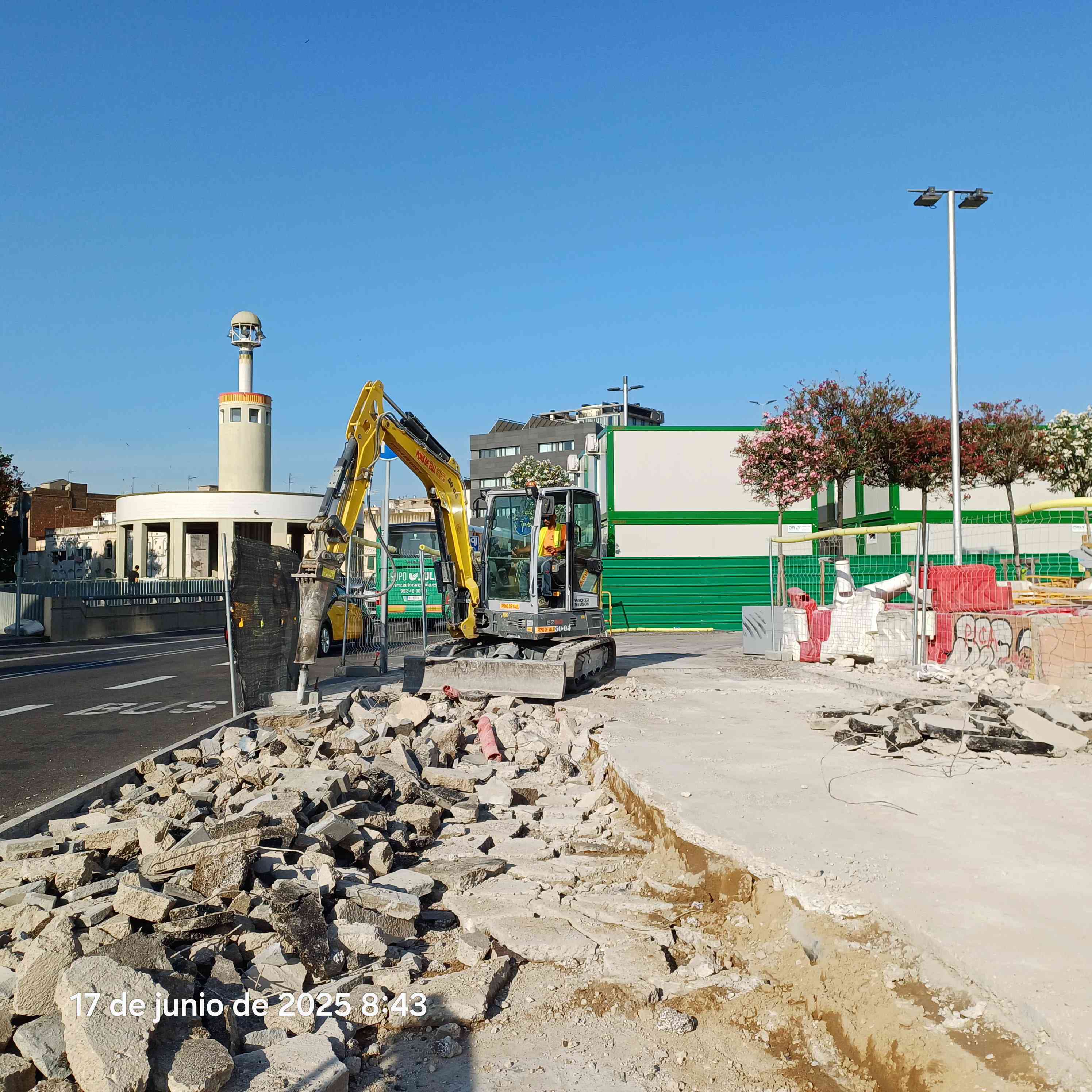 17 de junio de 2025. Construcción kiss and train en los entornos del mar.