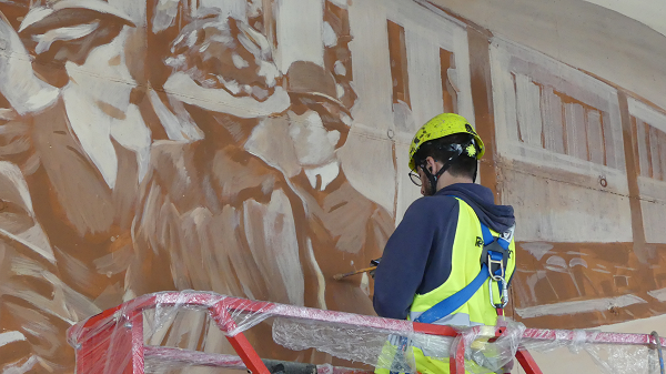 Octubre 2022. Estación de Sant Andreu. Los artistas Miquel Wert y Roc Blackblock trabajan en su obra. Operación La Sagrera-Sant Andreu. #TransformemRodalies