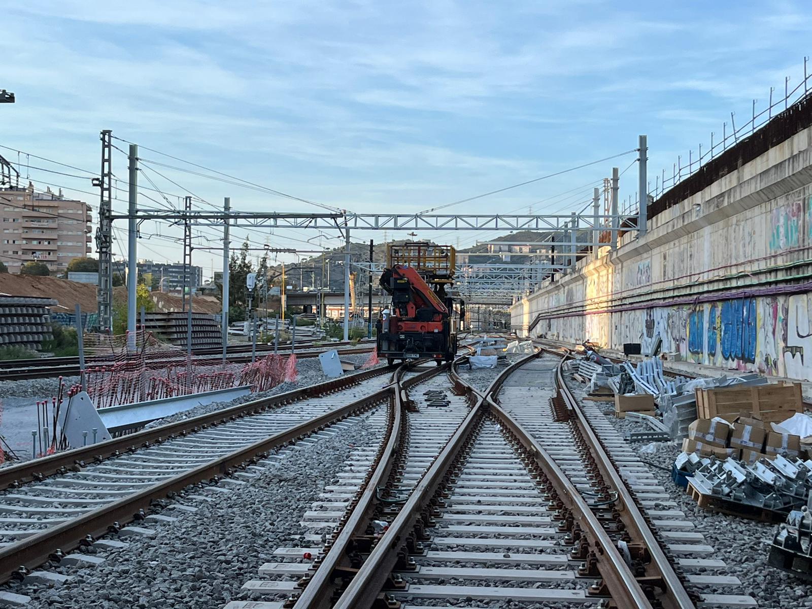Octubre 2022. Estación de Sant Andreu. Trabajos de electrificación. Obras de la Operación La Sagrera-Sant Andreu. #TransformemRodalies