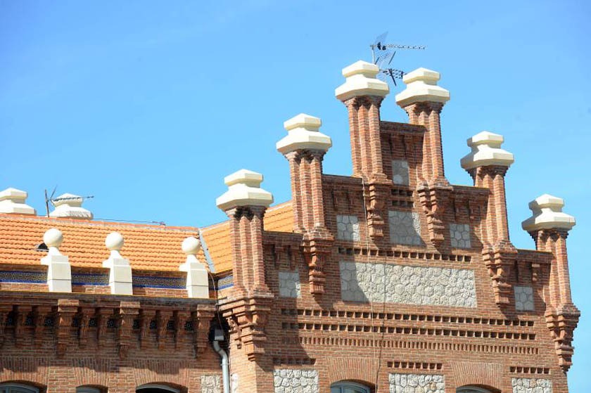 Estación de Ferrocarril de Aranjuez (Madrid), de estilo neomudéxar, construída en 1923