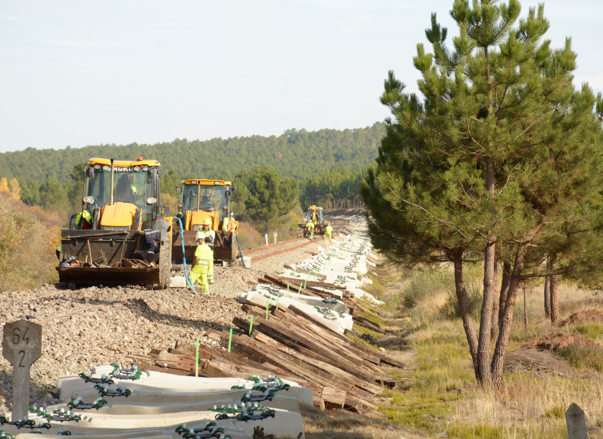 13/10/22. Obras de remodelación Línea Torralba - Soria. La actuación se se desarrolla en dos tramos que suman 47 km. y realización de mejoras en otros 45 km ya renovados.