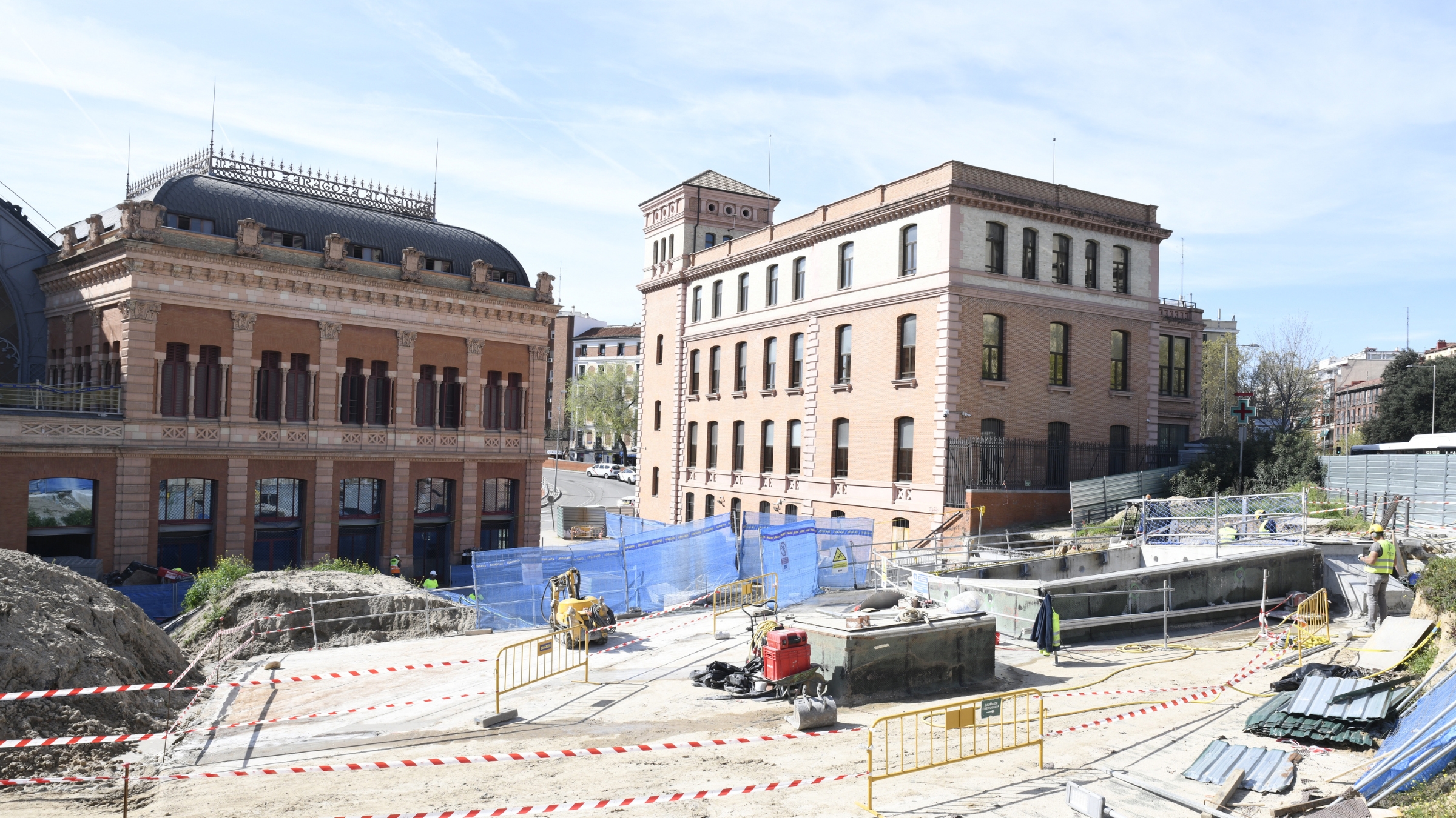 09.04.2025: Trabajos en la Plaza del Embarcadero en las inmediaciones de la estación.