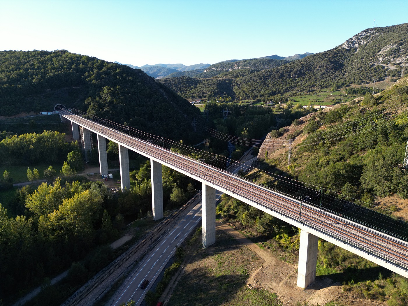 Conexión a Asturias: Premio Acueducto de Segovia de Obra pública y Medio ambiente 2024 a la Variante de Pajares, la mayor obra de ingeniería ferroviaria realizada en España, un proyecto que parecía imposible, ha marcado un antes y un después en la movilidad en Asturias.