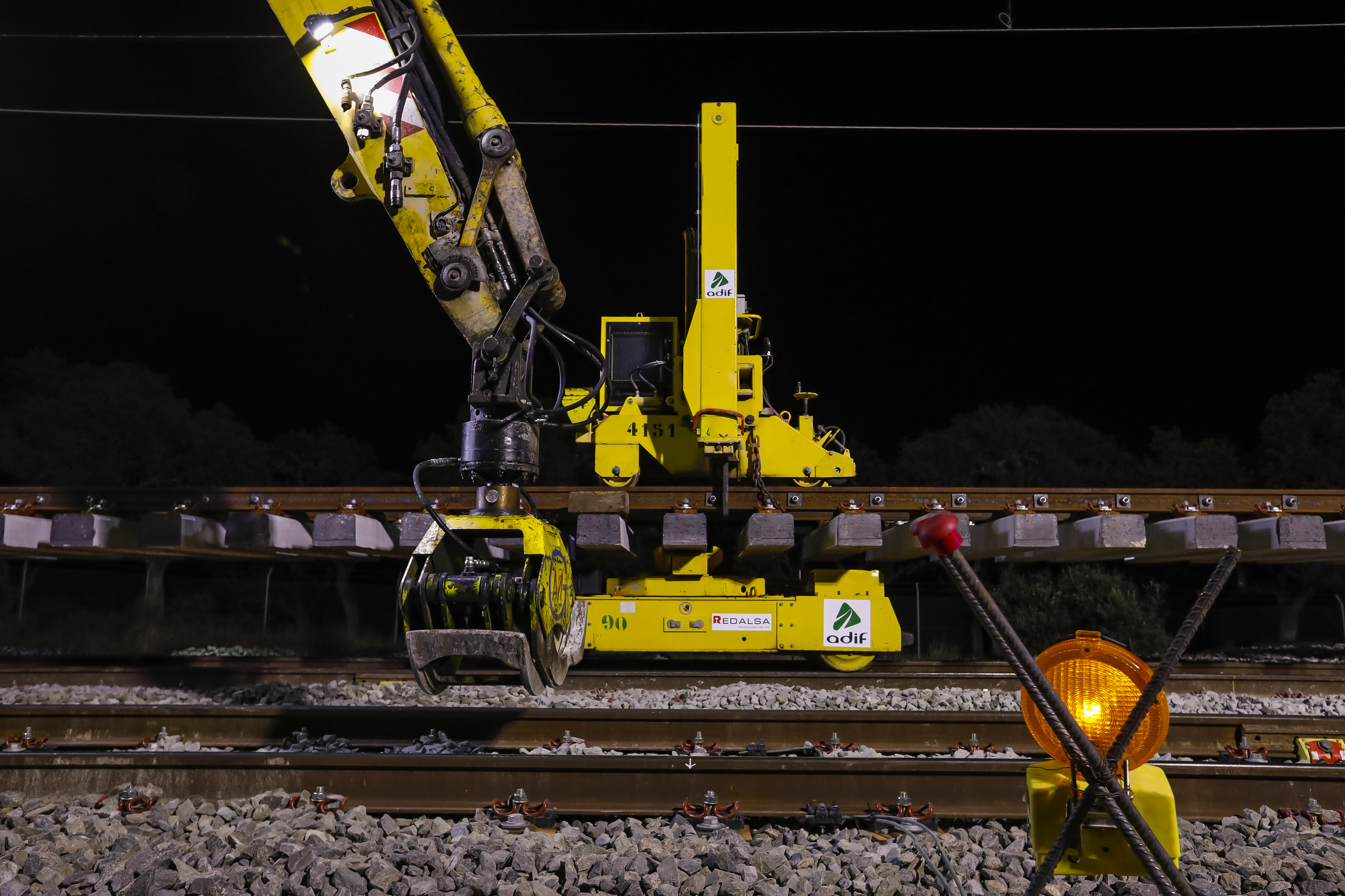 Trabajos nocturnos para la renovación de los desvíos de la línea.