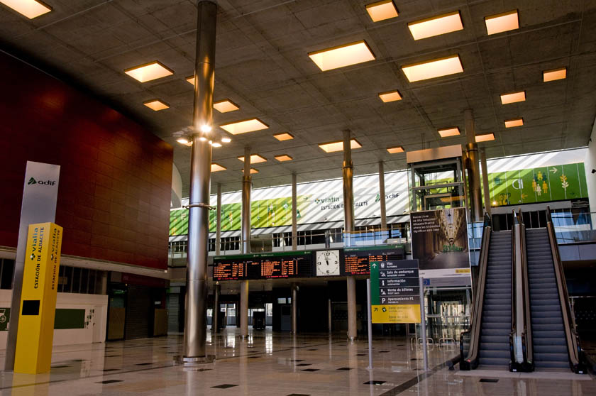 Albacete Los Llanos station, hall