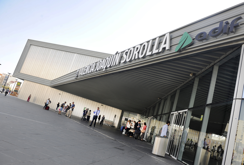 Valencia Joaquín Sorolla station, facade