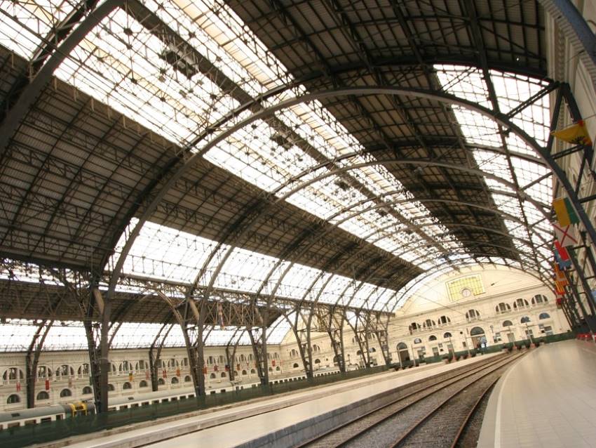 Estación Barcelona Francia, plataformas baixo marquesiña