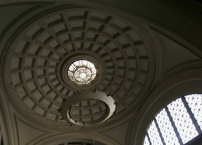 Estación Barcelona Francia, detalle:luminaria na bóveda do vestíbulo