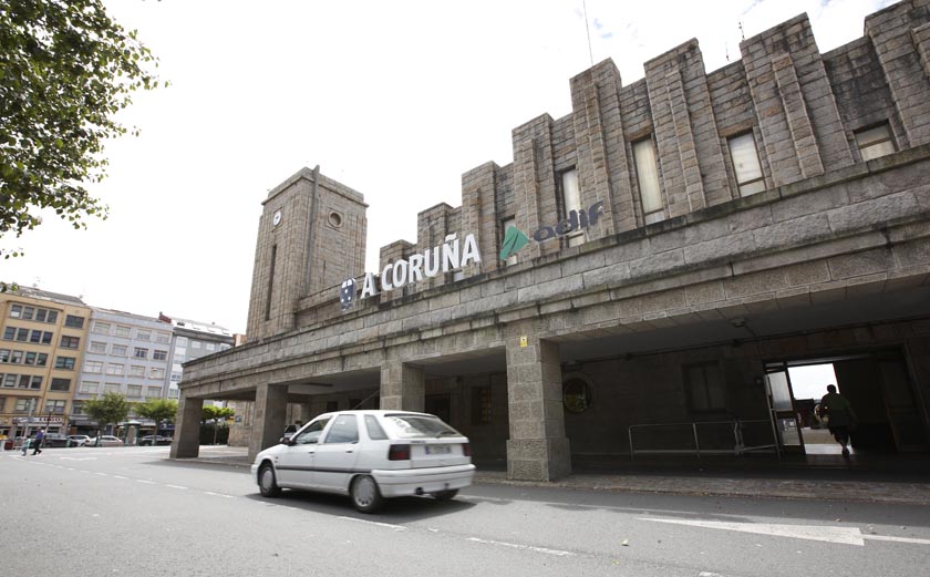 Estació de La Corunya, façana lateral