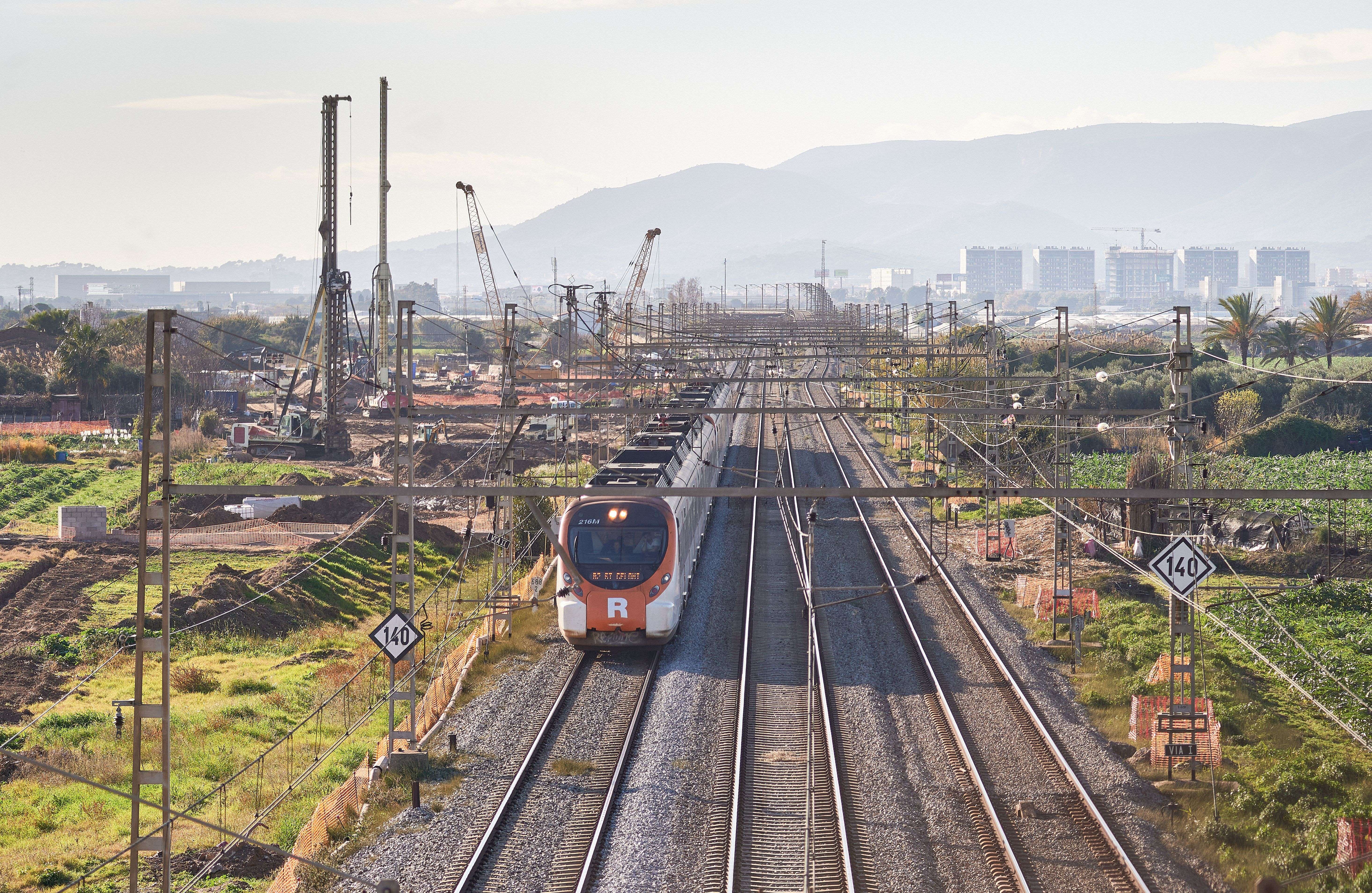 Diciembre 2025: Trabajos exteriores en el acceso al aeropuerto.