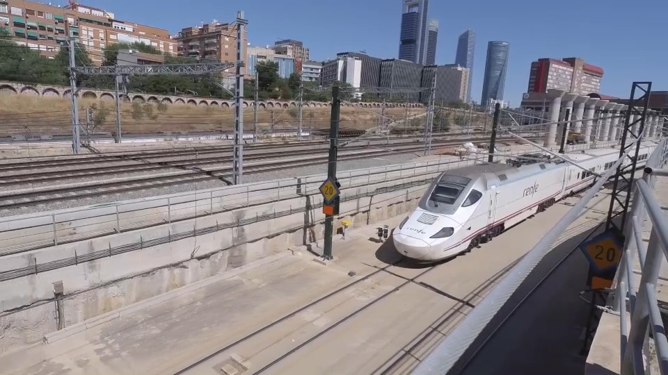 Primer tren comercial que atraviesa el nuevo túnel Chamartín- Puerta de Atocha. Procedente de Santander con destino Alicante.