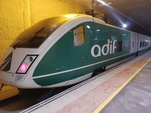 Llegada del tren laboratorio (BT) por primera vez a la estación de Murcia.