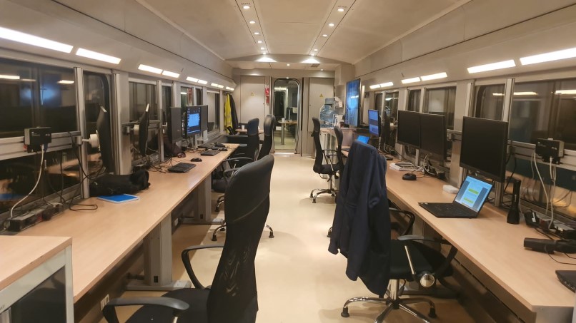 Interior de la BT. Llegada del tren laboratorio (BT) por primera vez a la estación de Murcia el 12 de mayo de 2022.