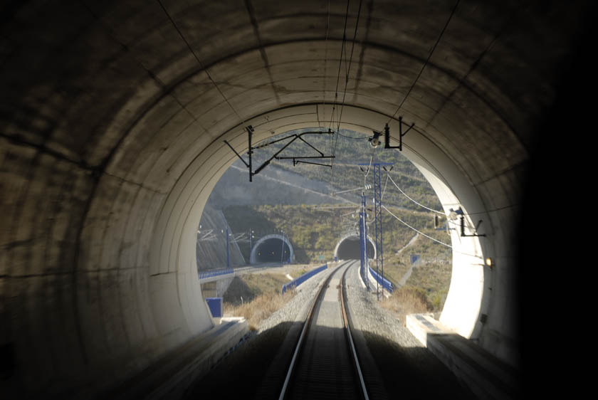 ARCHIDONA VIADUCT. In this picture, the laboratory train, which is usually called 