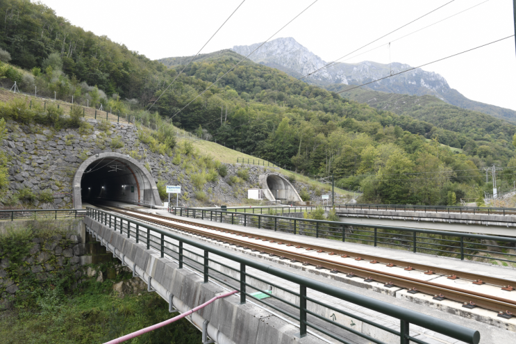 Túnel León Asturias. Variante de Pajares. ‎