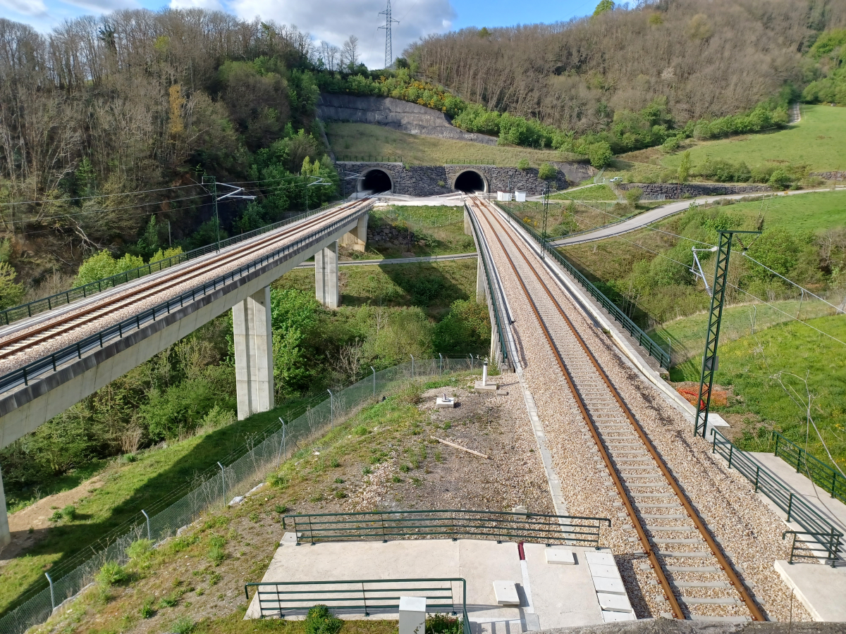 Abril de 2022. Variante de Pajares. Viaductos de transición entre túneles.