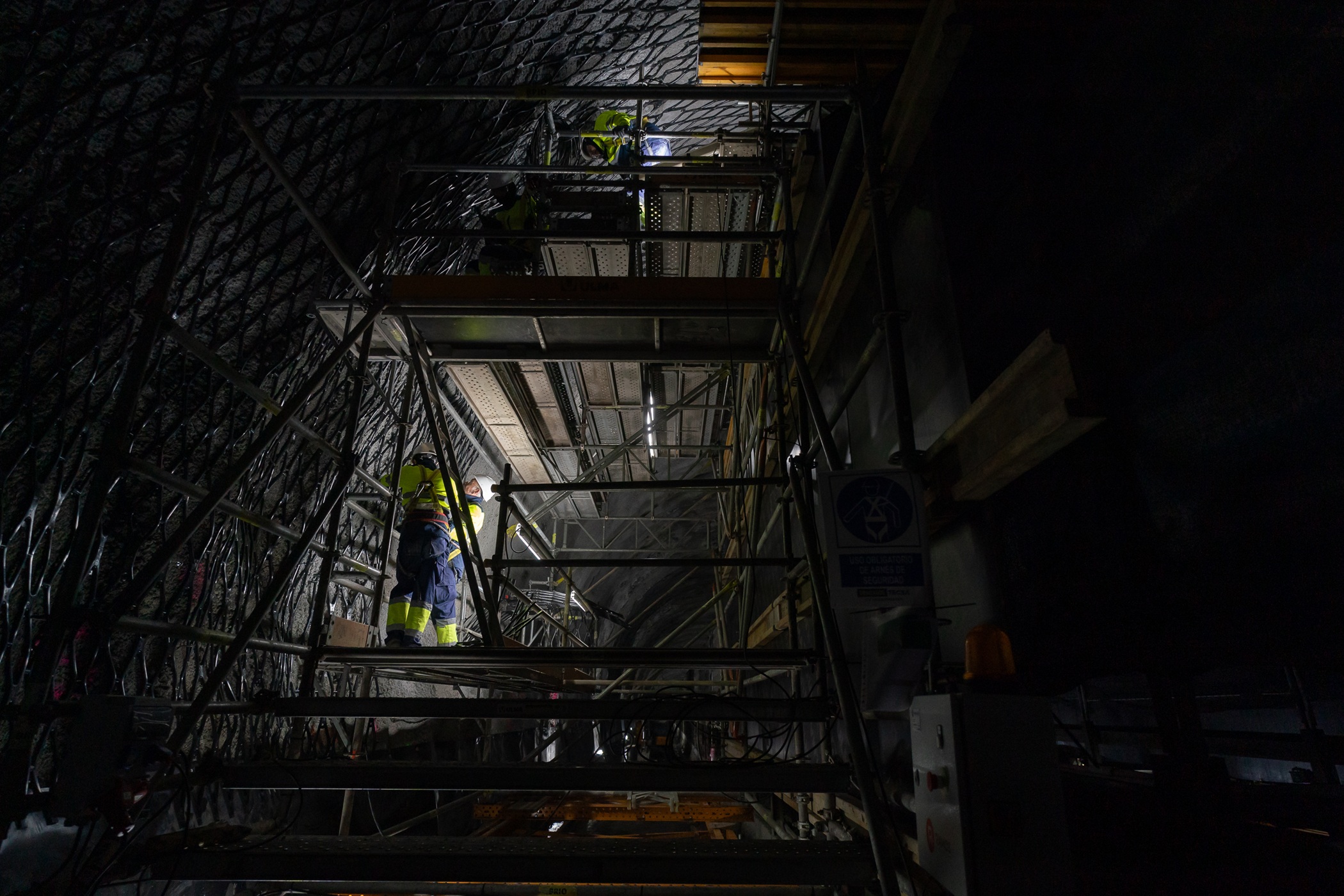 Febrero de 2025: El túnel de Gaintxuruketa, de 558 metros, forma parte del tramo ferroviario convencional Astigarra-Irun y se encuentra en obras para implantar el ancho estándar mediante la incorporación del tercer carril. Estos trabajos permitirán dar continuidad a la línea de alta velocidad Vitoria/Gasteiz-Bilbao-Donostia/San Sebastián hasta la frontera francesa.