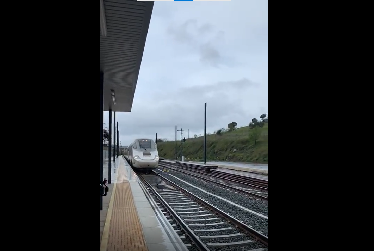 LAV Extremadura. Pruebas de fiabilidad. Llegada del primer tren (renfe) de pruebas. 21de marzo de 2022. Vertical