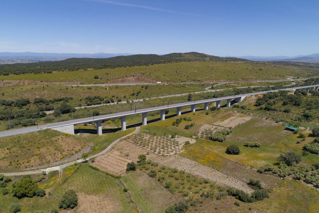 LAV Extremadura. Viaducto de Valdetravieso. Mayo de 2021. Desde dron. Foto: José David Pacheco