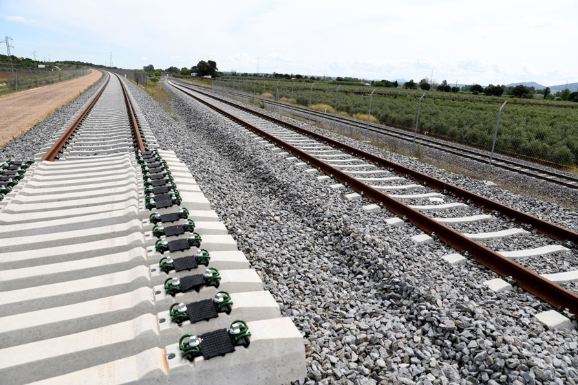 LAV Extremadura. Obras Tramo Mérida-Badajoz. Disposición de traviesas para su montaje.