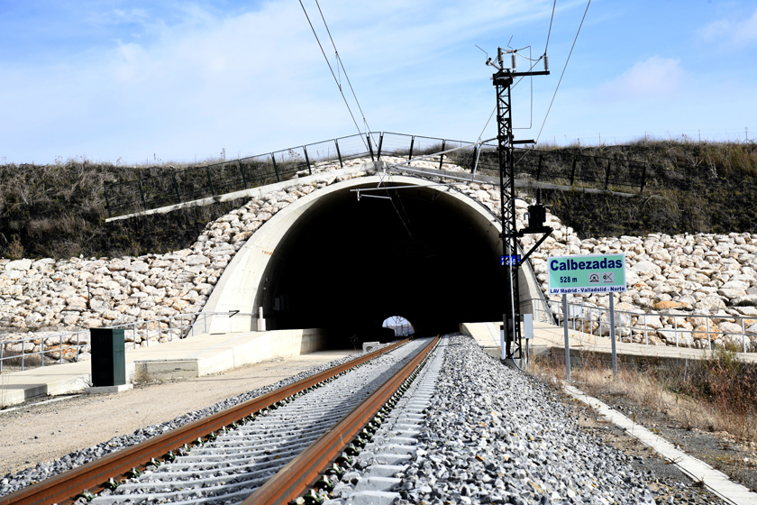 LAV Venta de Baños - Burgos - Vitoria. Boca del túnel de Calbezadas. Diciembre de 2020.