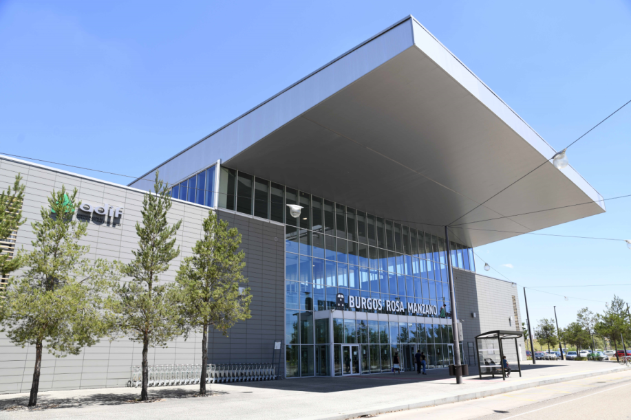 LAV Venta de Baños - Burgos - Vitoria. Fachada de la estación de Burgos Rosa Manzano. Julio de 2022.