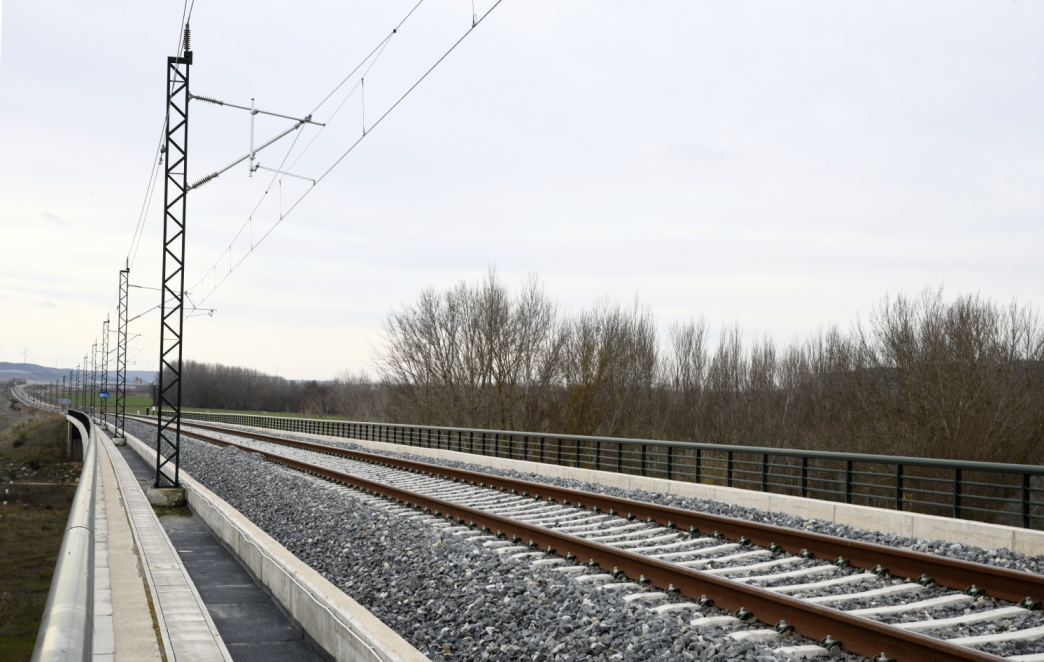 LAV Venta de Baños - Burgos - Vitoria. Viaducto sobre el río Arlanza. Diciembre de 2020.