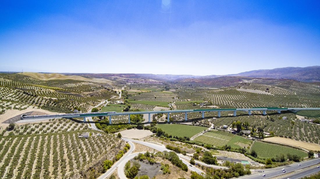 Imagen aérea del viaducto Salar en la línea Antequera-Granada